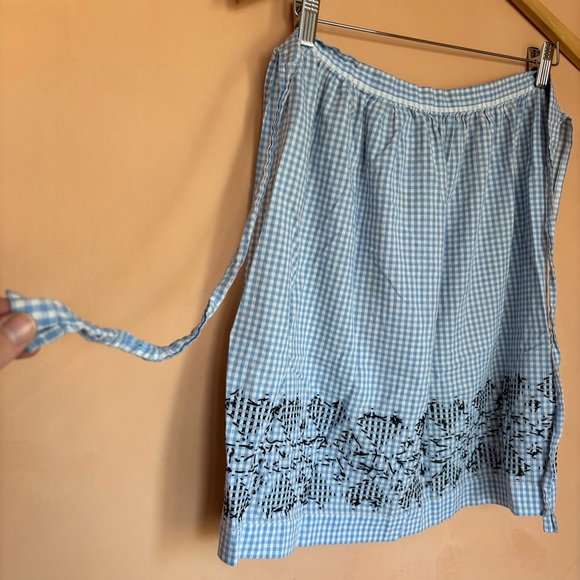 Vintage Handmade Apron Cross Stitch Embroidery Blue Gingham Hearts - Picture 6 of 13